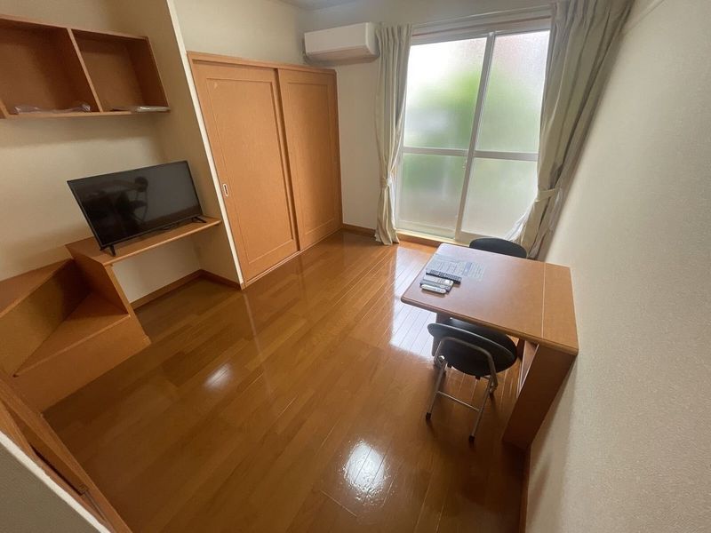 レオパレスＴＵＳＩＭＡ 居間
