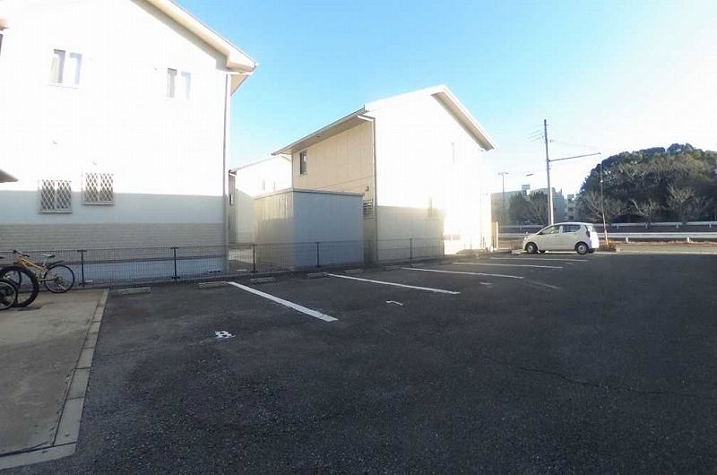 レオパレスエスポワール 駐車場