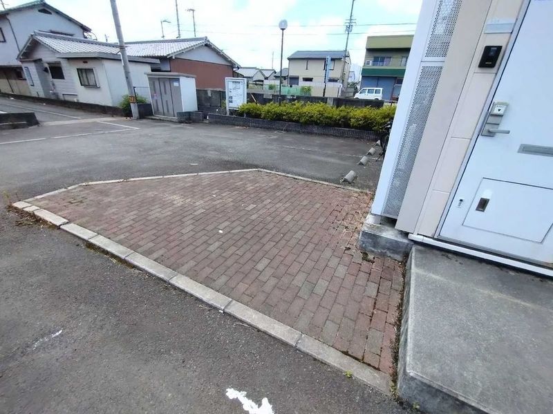 レオパレスアントラー エントランス