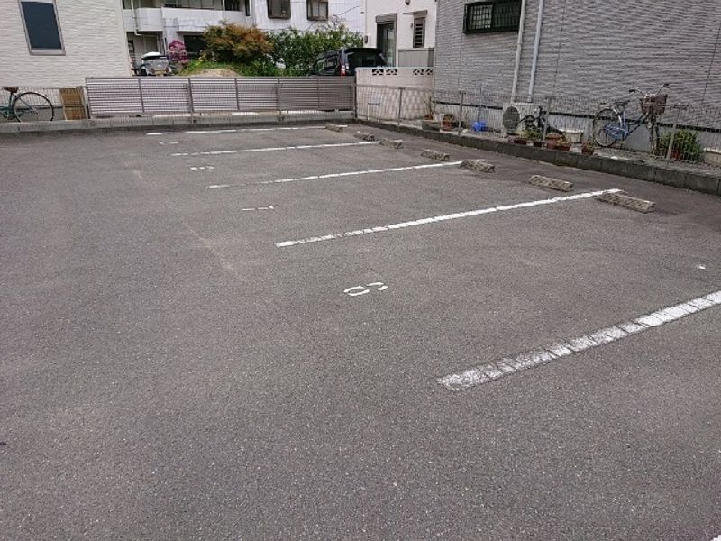 レオネクストフォレスト土井 駐車場