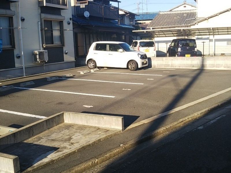 レオネクスト倉敷北 駐車場