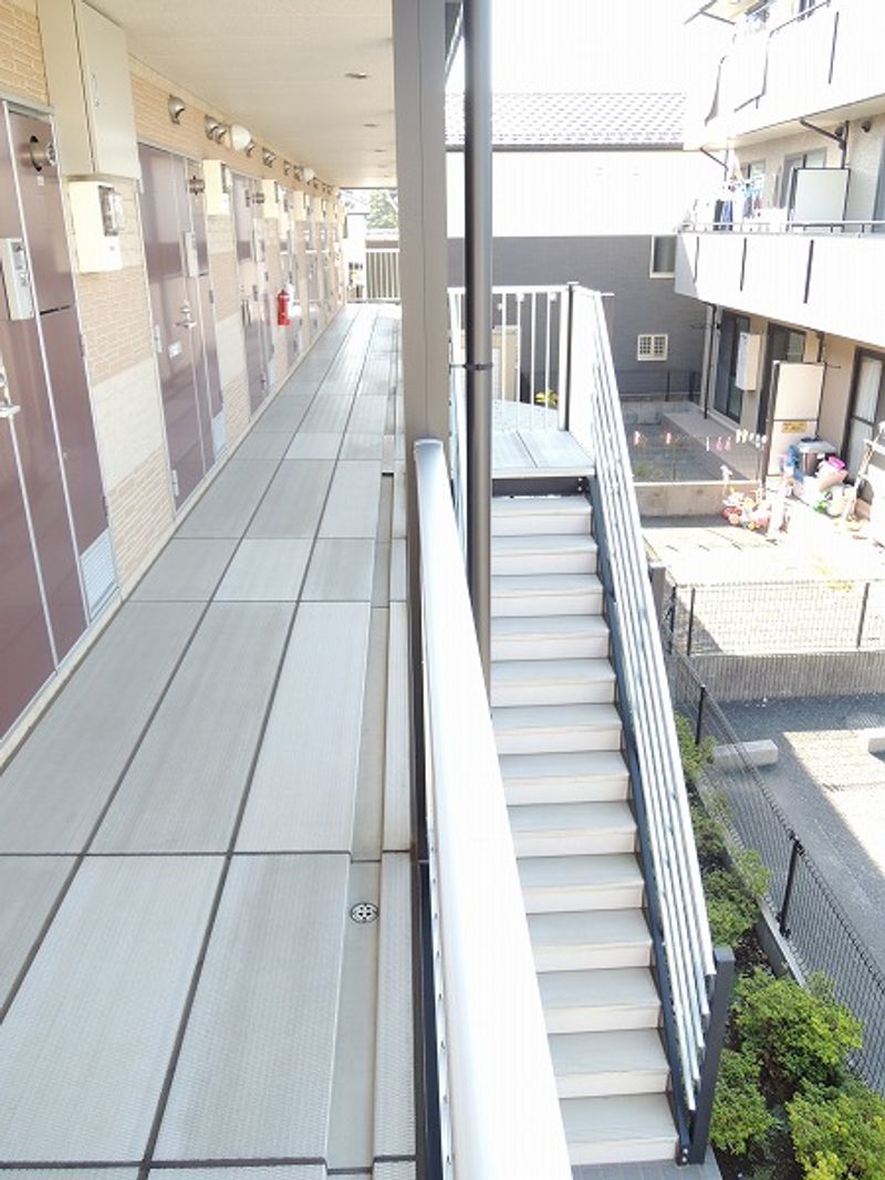 レオパレスサンピュア丸山 玄関
