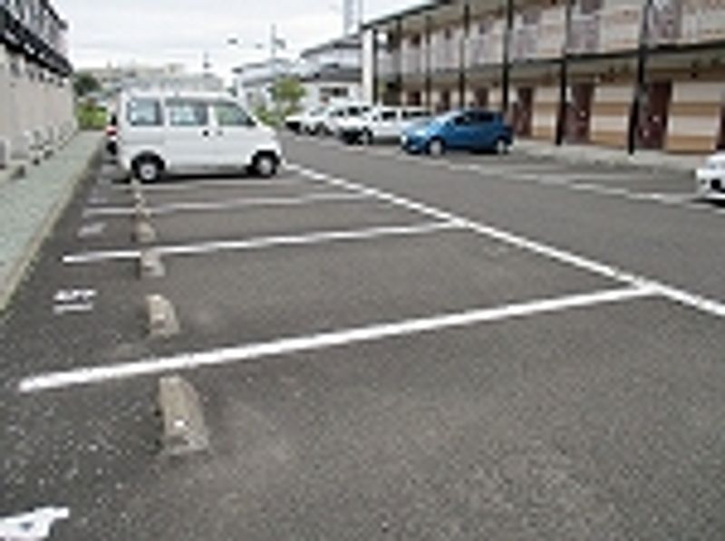 レオパレスメイフラワーⅠ 駐車場