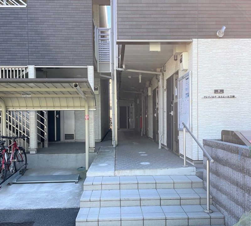 クレイノルナ　ルミエール三郷 エントランス