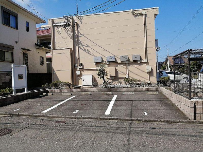 レオパレスティール 駐車場