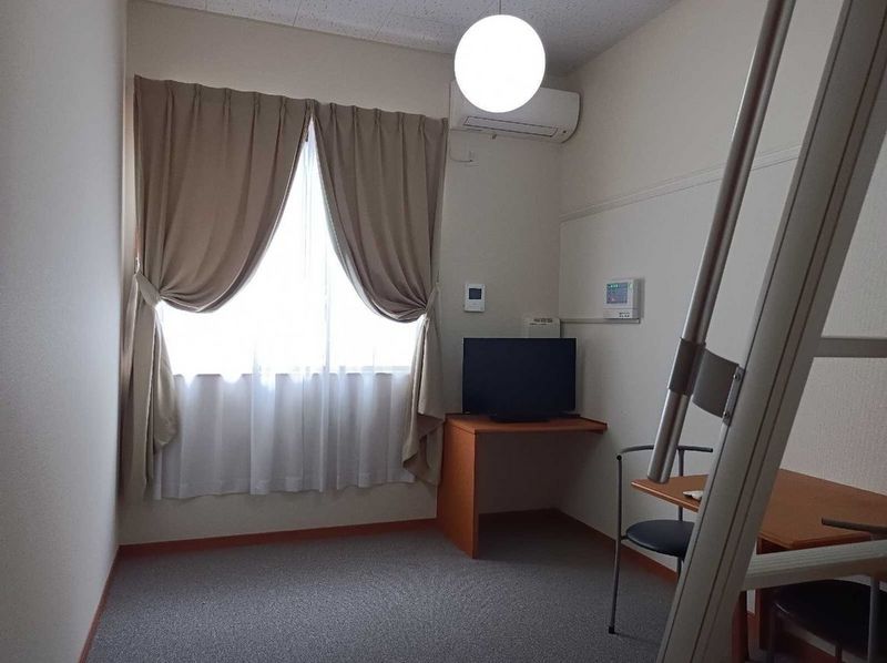 レオパレス紫原 居間