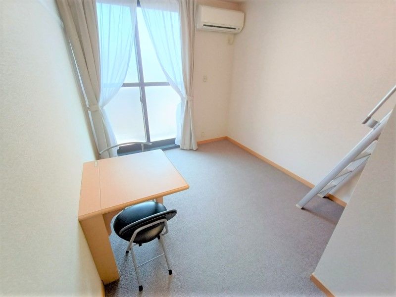 レオパレス妙楽 居間