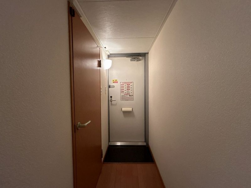 レオパレスｅｓｔ 玄関
