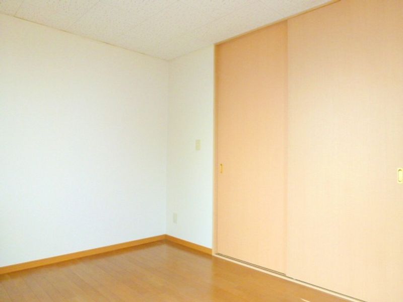レオパレスやませ 寝室