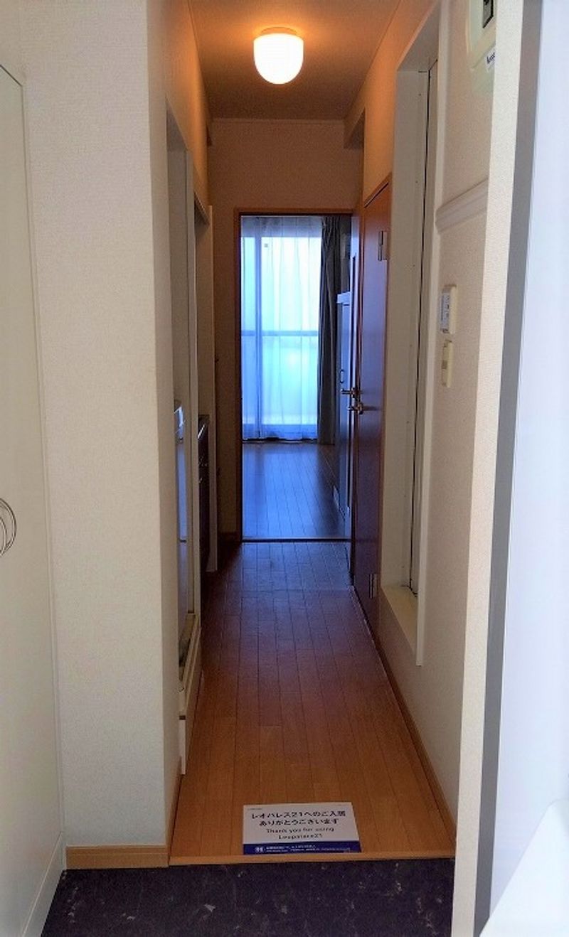 レオパレスめぐみ 玄関