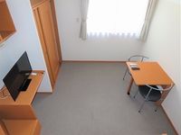 レオパレスフォレスト 居間