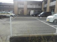 レオパレスプレミール 駐車場