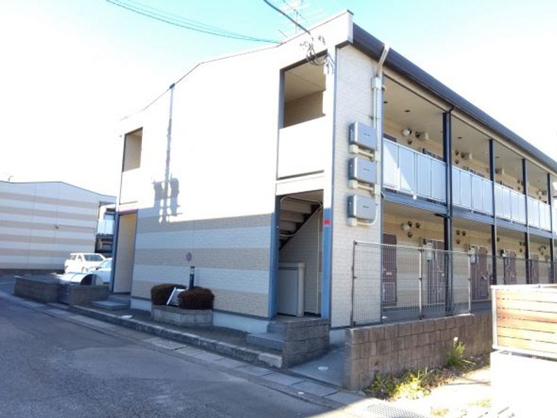 レオパレスセントラル弐番館 エントランス