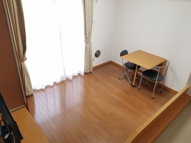レオパレスベルウッド 居間