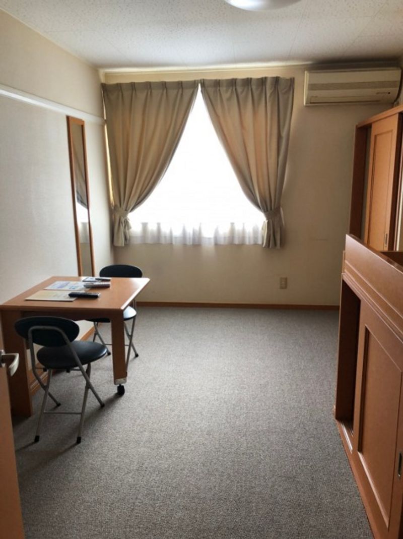 レオパレス鴻巣 居間