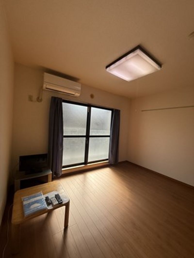 レオパレスシェル都 居間