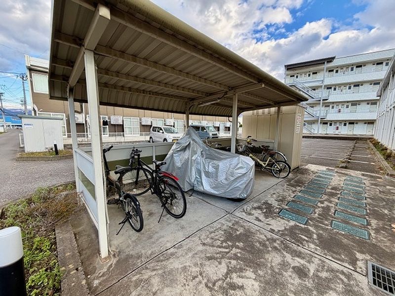 レオパレスブリッシュ西原 共用部分