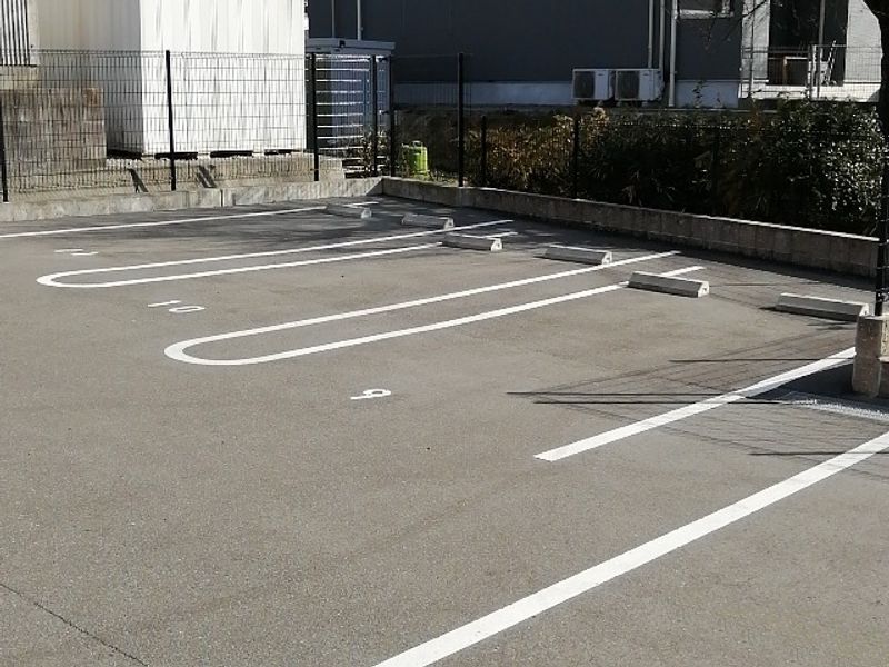 クレイノコスモ 駐車場