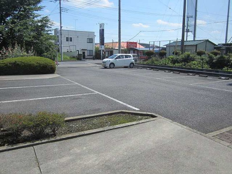 レオパレスグランシャリオ 駐車場