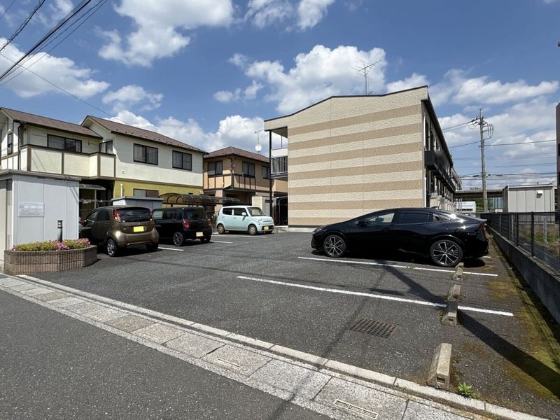 レオパレスウエアハウス 駐車場