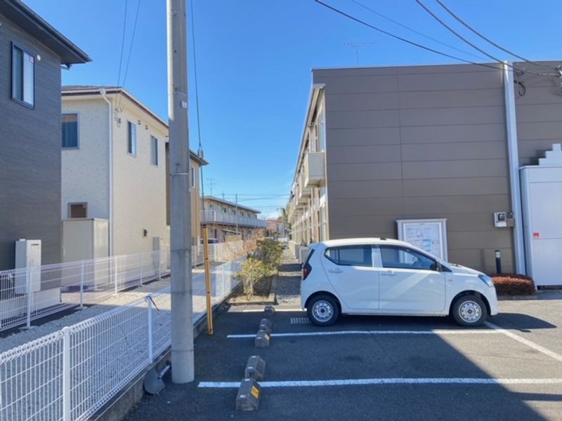レオパレスアローンライフ 駐車場