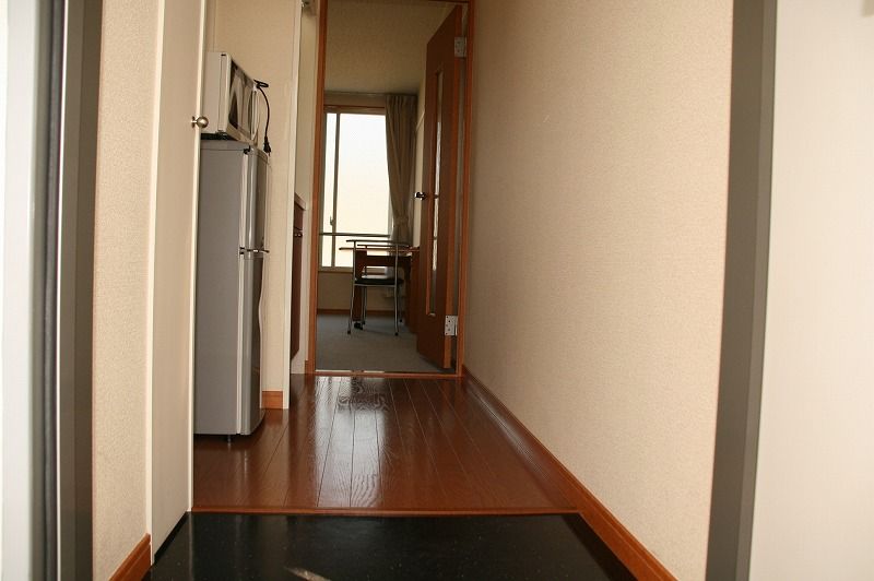 レオパレス幸甚 玄関