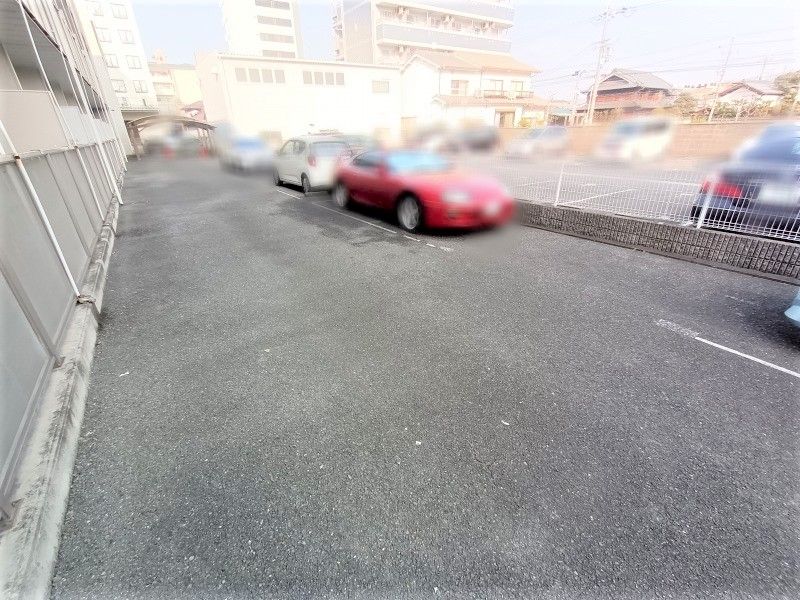 レオパレスルナⅠ 駐車場
