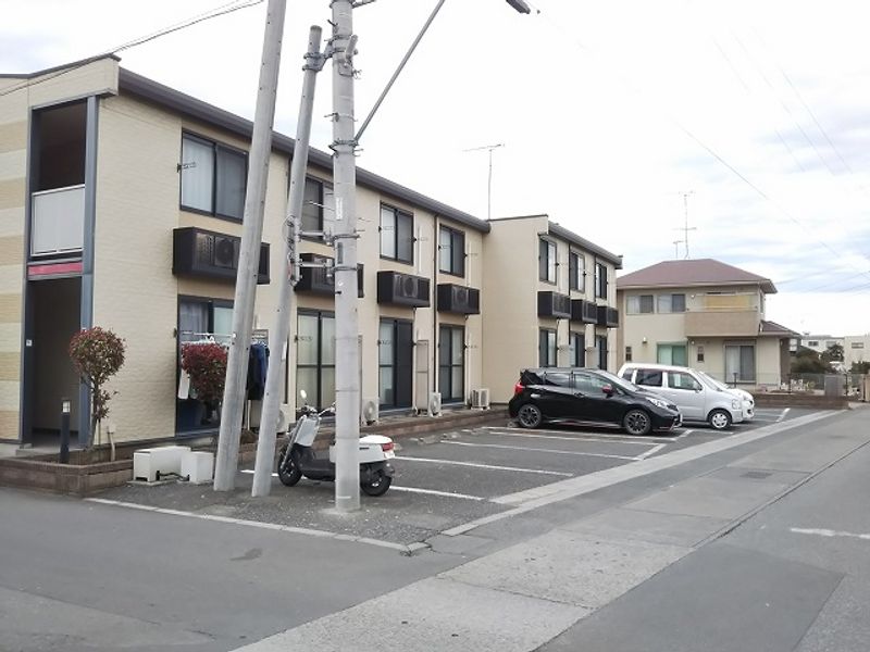 レオパレスエアル 駐車場