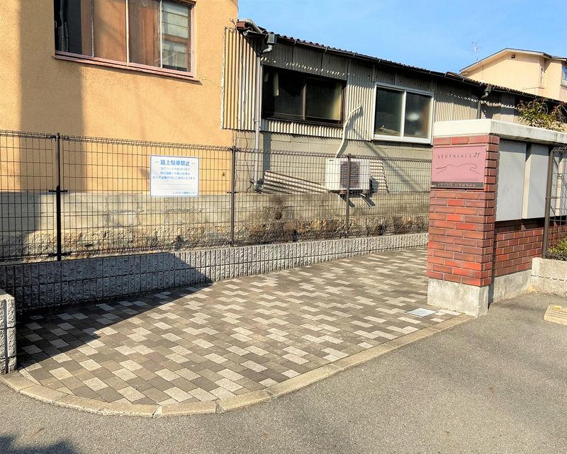 レオパレスいちはちよん エントランス