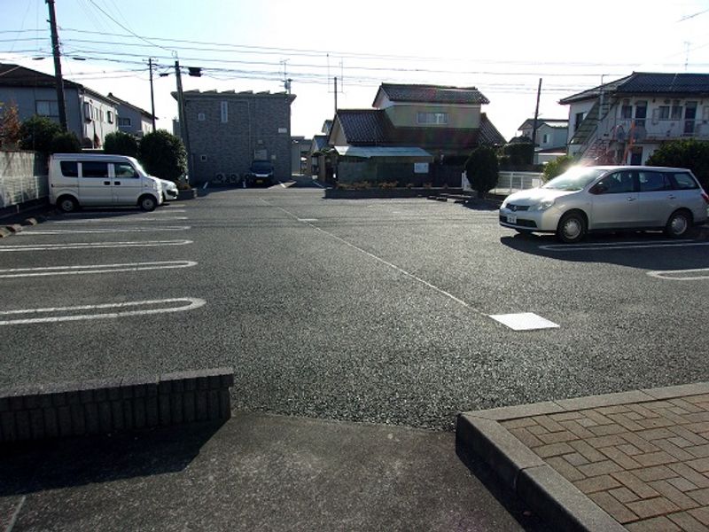 レオパレスアメニティアネックス 駐車場