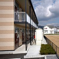レオパレスアストロズ関 玄関