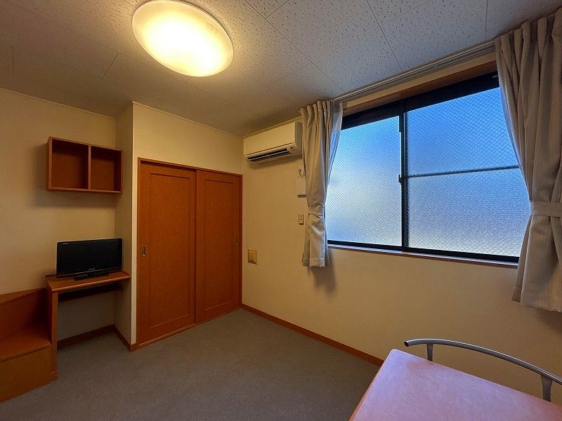 レオパレスフラワーガーデン町屋 居間