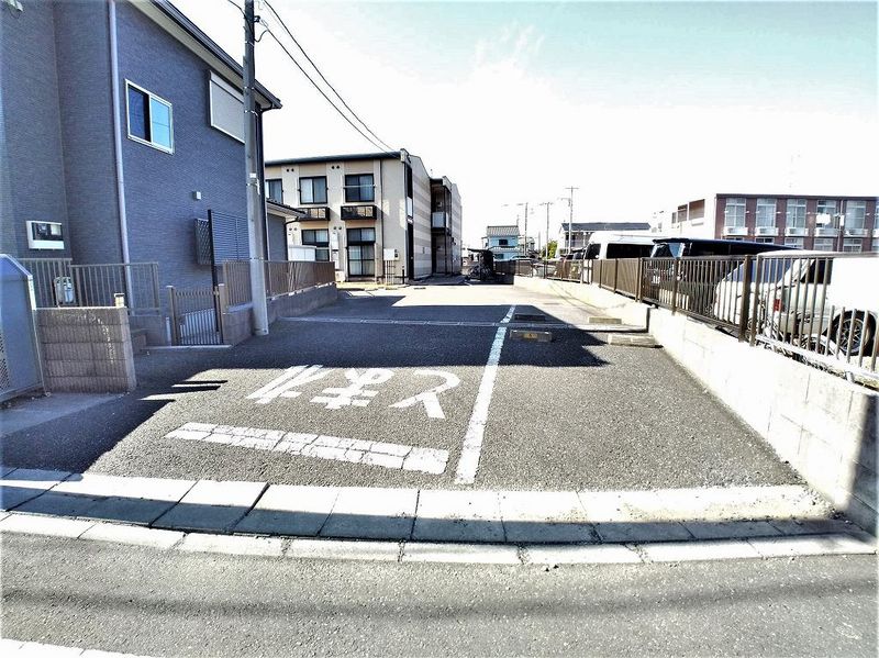 レオパレスＰＩＮＯ 駐車場