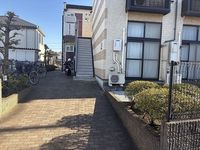 レオパレスアゼリア エントランス