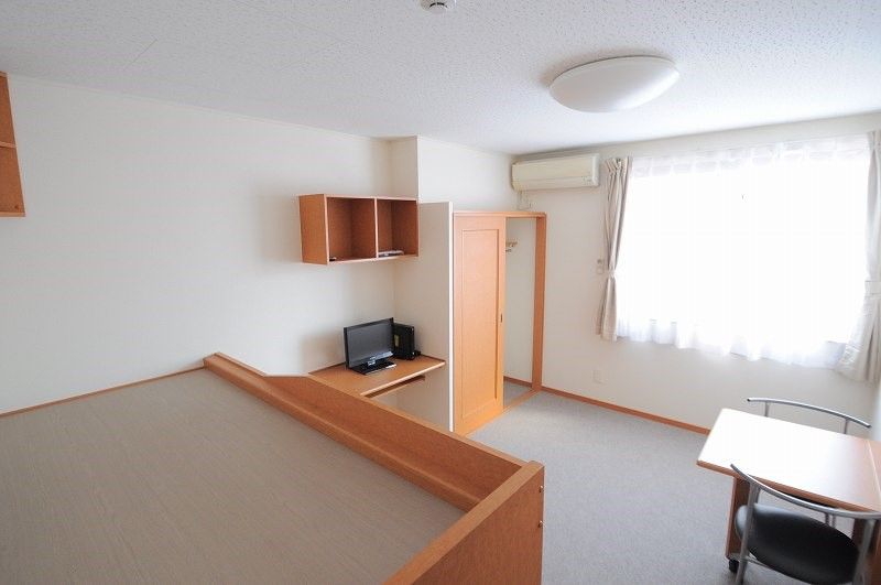 レオパレスアンシャンテ 居間