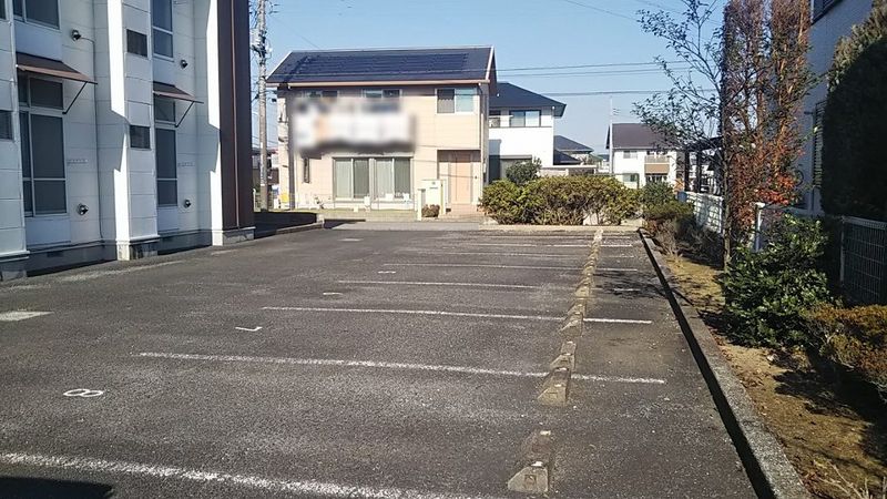 レオパレスプロシード２ 駐車場