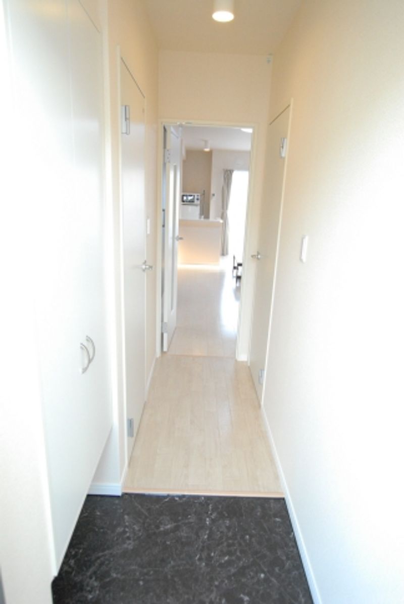 LEONEXT Stream Shine Entrance