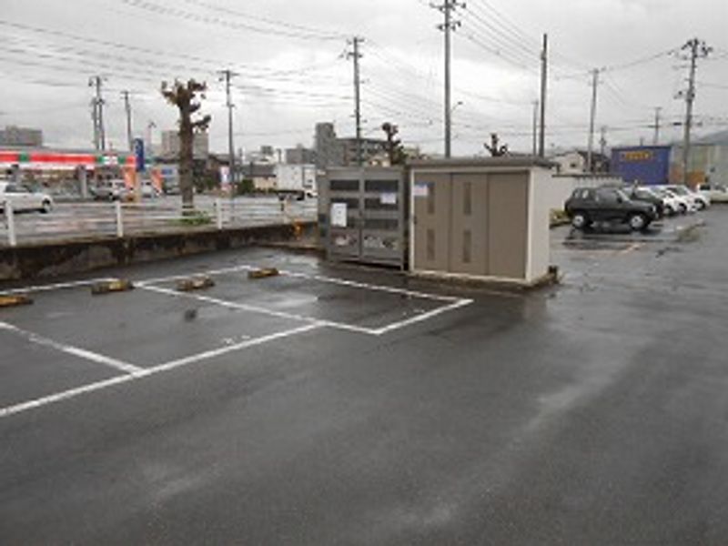 レオパレス九年橋 駐車場