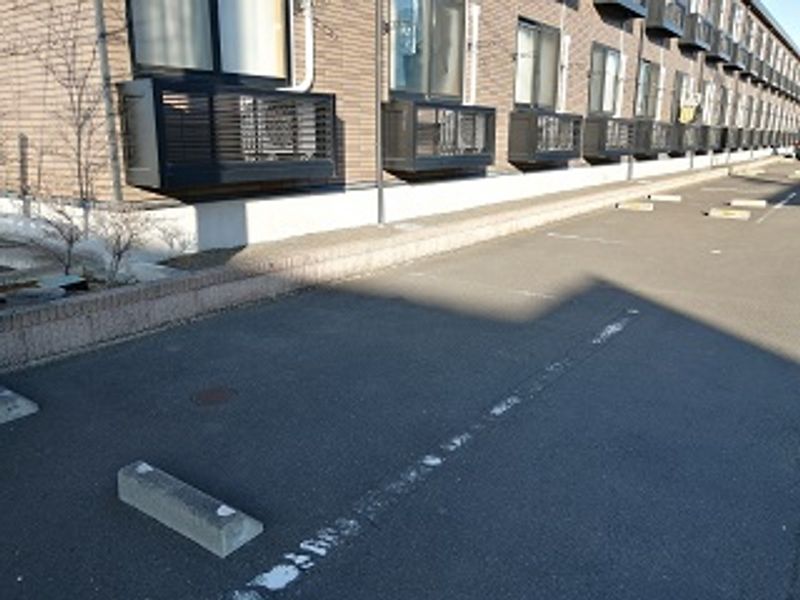 レオパレスヌーボ館 駐車場