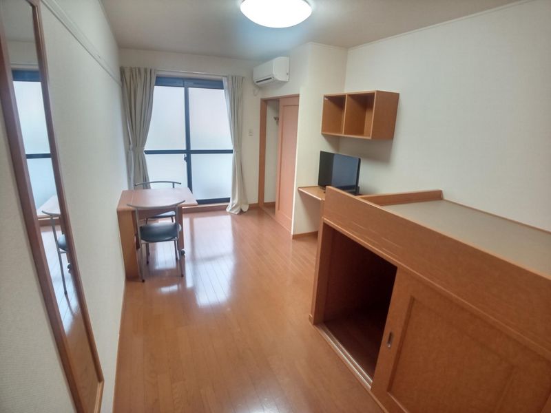 レオパレスミラドール十塚Ａ 居間