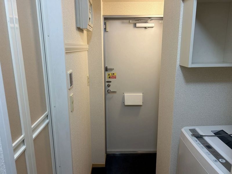 レオパレスカーサ　グリチーネ 玄関