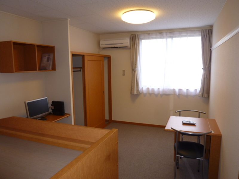 レオパレスＫＩＫＵＭＡ 居間
