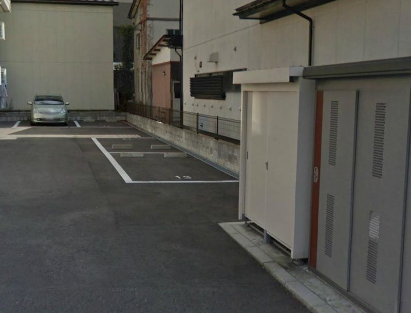 レオパレスアークオン 駐車場