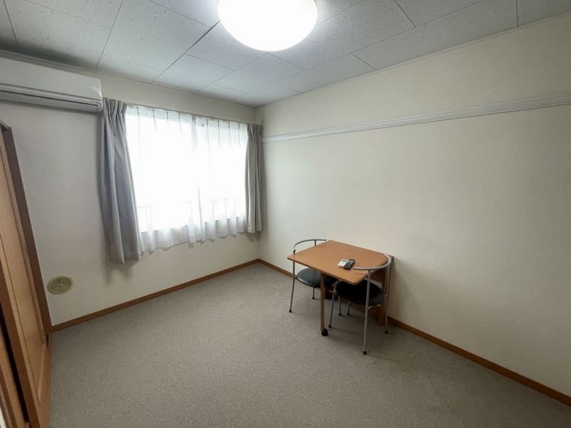 レオパレスパインマノワール 居間