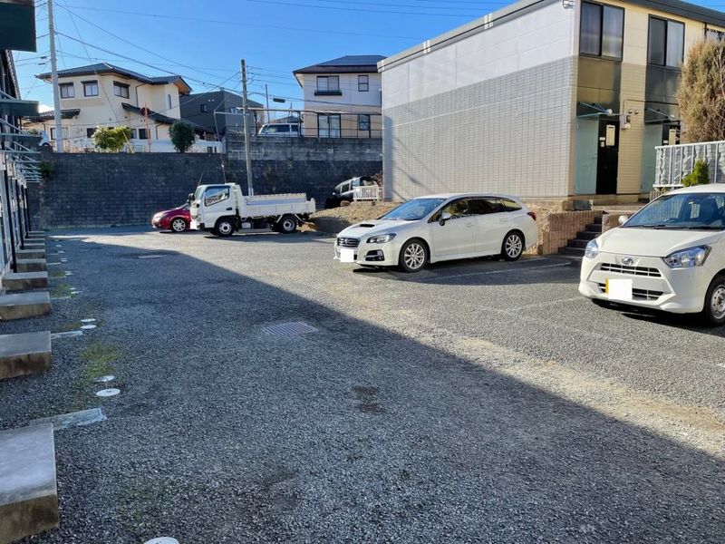 レオパレスボヌールエスパースＥ 駐車場