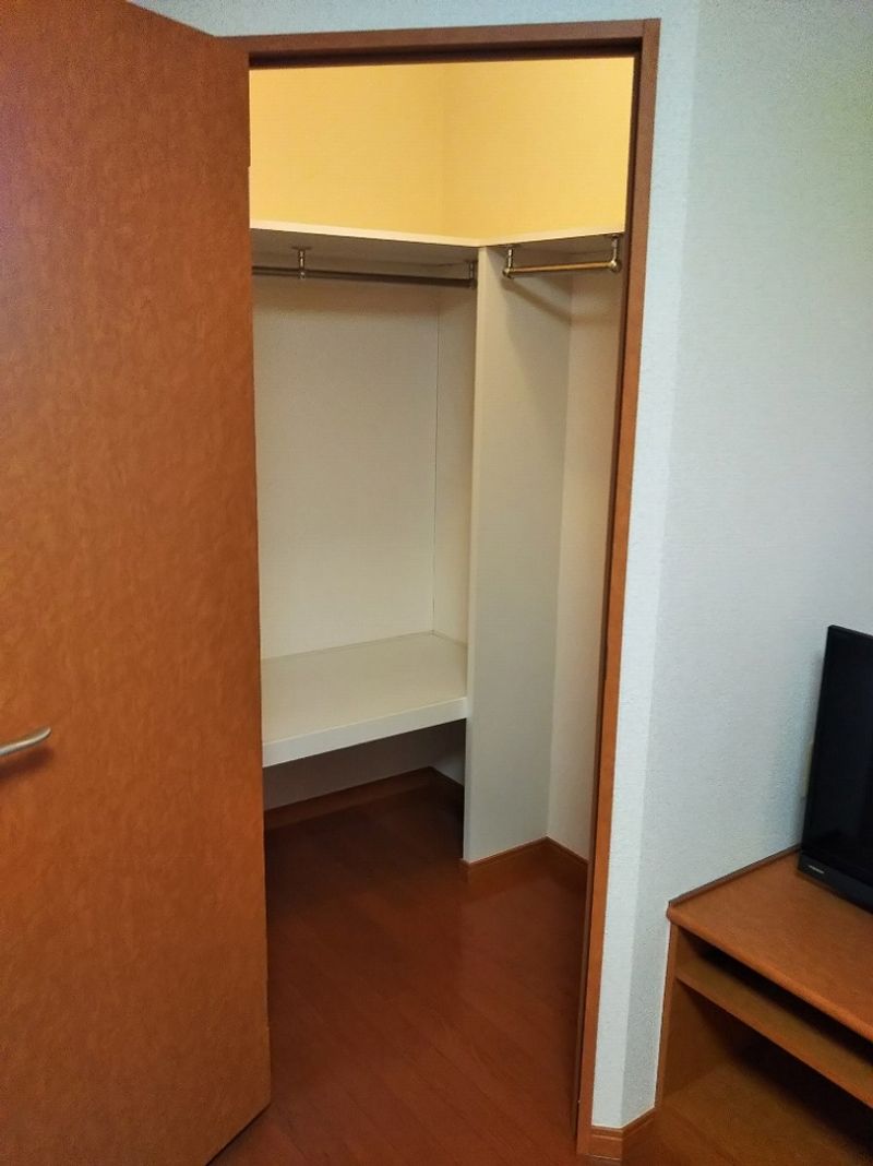 レオパレスコンフォールツクバ 収納