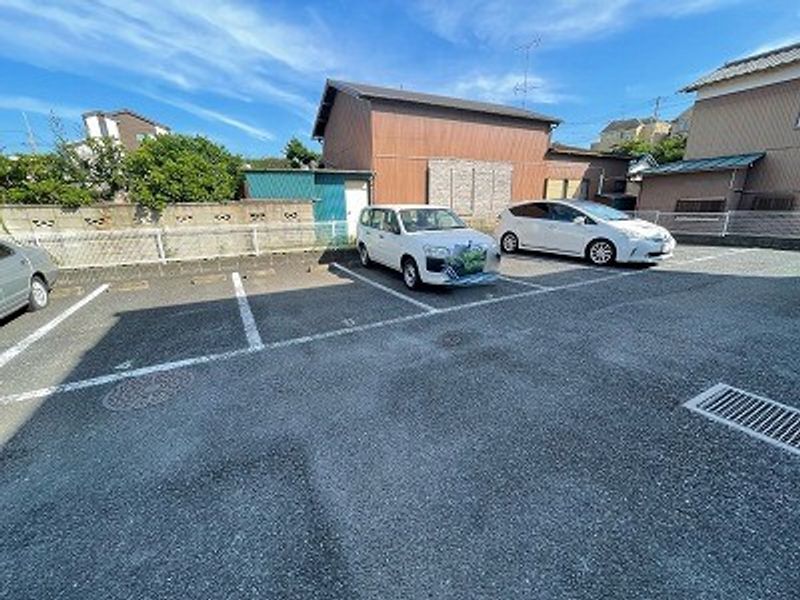レオパレスシモジン 駐車場