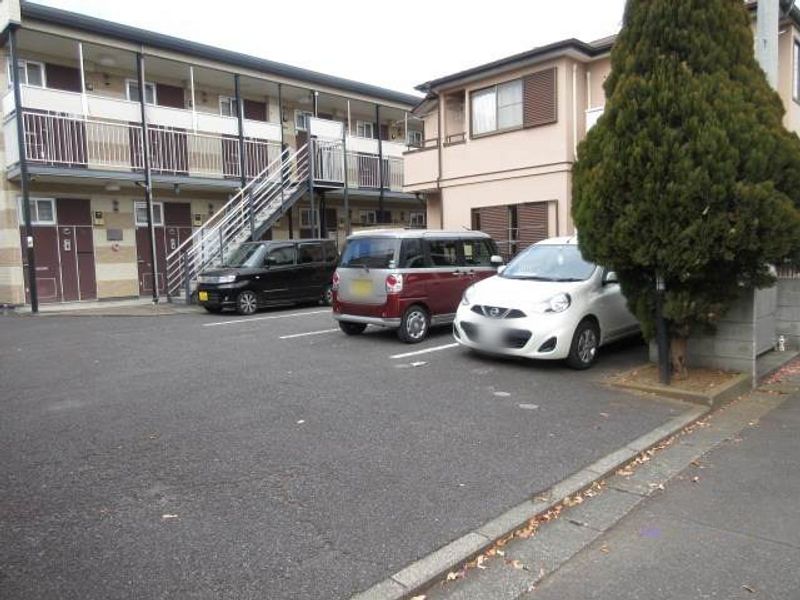 レオパレスＦＵＪＩＭＩ 駐車場