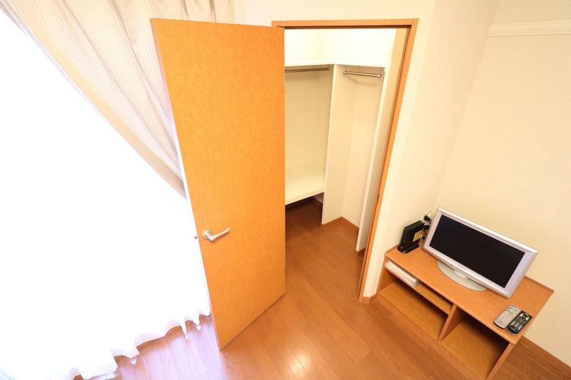レオパレスルミナス 収納