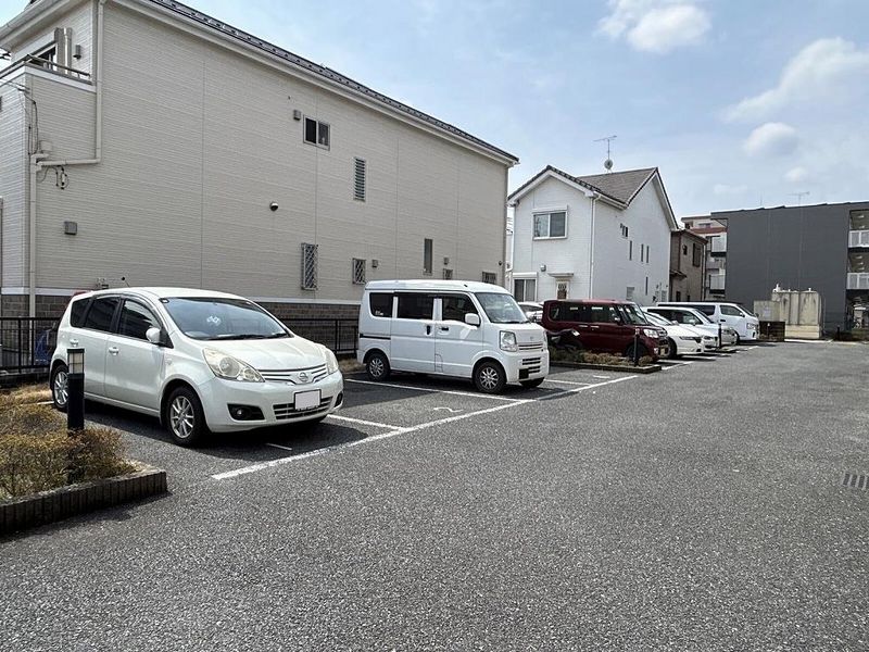 レオパレスアドミラブールワタル 駐車場